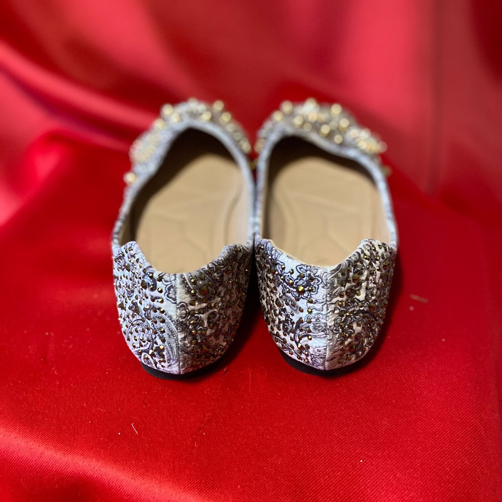 Elegant Embellished Women's Flats - Picture 3 of 4